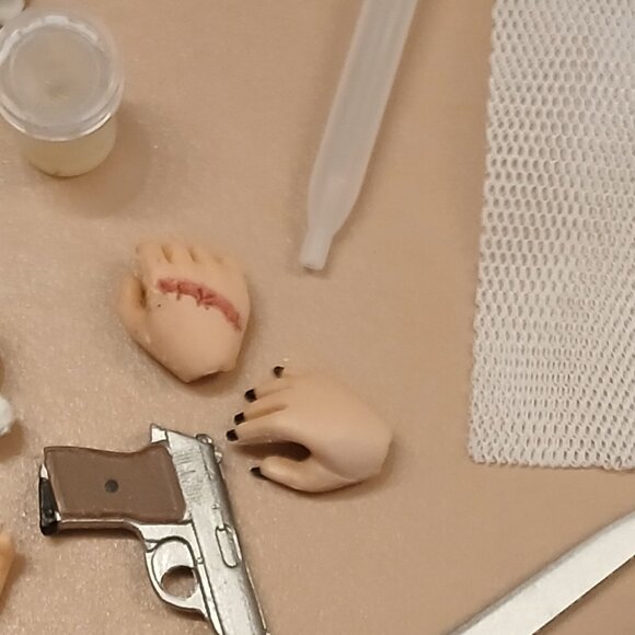 Chucky & Tiffany mini dolls with exchangeable heads & arms with accessories - Picture 5 of 9